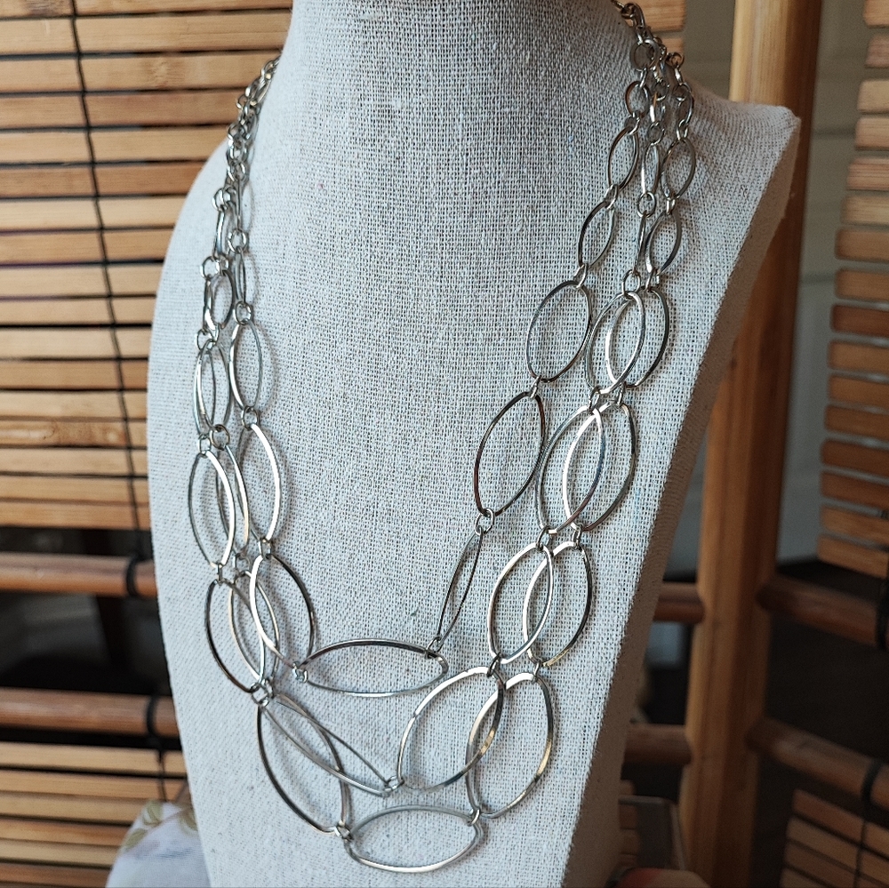 Elongated Oval Chain Link Vintage Silver Tone Triple Strand Necklace Unsigned
